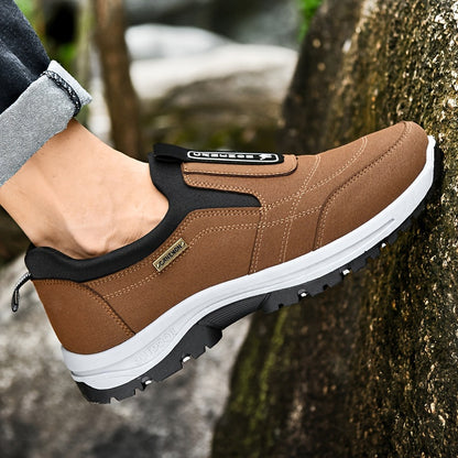 Baskets basses décontractées pour homme à motif lettres, chaussures de sport à enfiler avec semelle intérieure rembourrée – Bout rond confortable pour la salle de sport, le bureau et le quotidien, tailles US 6–11