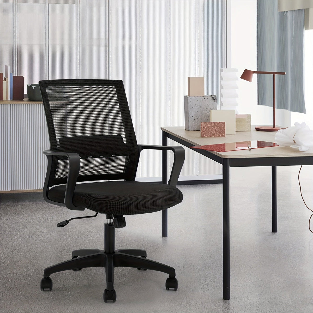 Chaise de bureau ergonomique à dossier moyen en filet, pivotante à 360°, base à 5 roulettes, support lombaire, chaise d'ordinateur pour bureau à domicile - Capacité de 250 lb, disponible en noir, gris, bleu, blanc et rose