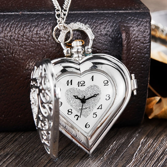 Collier montre à gousset rétro en forme de cœur pour femme – Bijou vintage argenté à quartz avec pendentif ajouré, chaîne de pull, cadeau pour femme