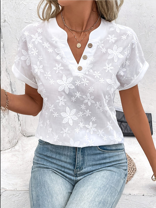 Chemisier à col en V brodé de motifs floraux pour femme, haut d'été décontracté et ample, chemise légère en tissu tissé avec manches courtes chauve-souris et détails boutonnés, blanc, S-XXL