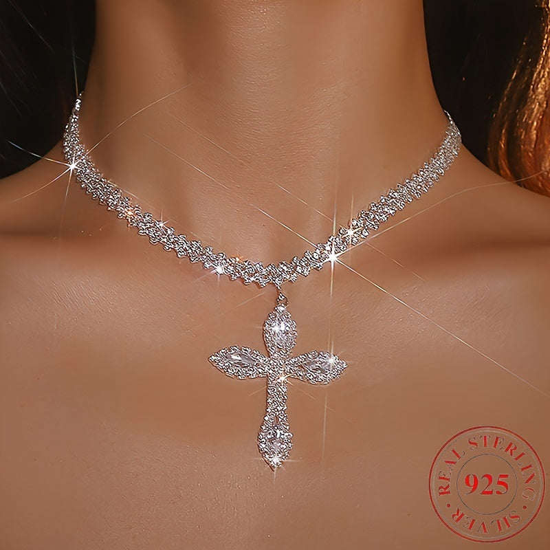 Collier avec pendentif croix en argent sterling 925 – Éclat de cristaux en zirconium cubique, design élégant et luxueux, cadeau parfait pour femmes et hommes pour un anniversaire, Noël et les occasions religieuses