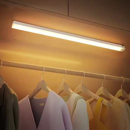 Lot de 3 et 6 éclairages LED pour placards avec détecteur de mouvement et recharge USB-C – Veilleuse magnétique sans fil sous meuble avec 3 modes pour cuisine, placard, escaliers, couloir et salle de bain, 10 cm/20 cm/30 cm