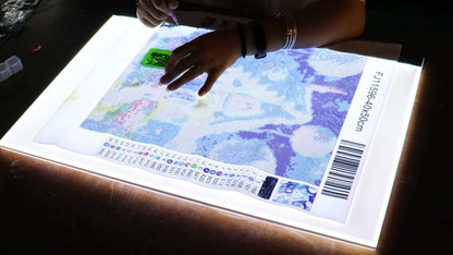 Tablette lumineuse de traçage LED A2 – Table lumineuse ultra-fine à contrôle tactile variable pour peinture au diamant, croquis, animation, transfert de tatouage et streaming, alimentée par USB, LED respectueuses des yeux, compatible Mac/PC | Velora