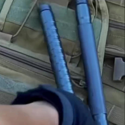 Bâton de randonnée tactique 7-en-1 – Canne de marche pliable et extensible avec boussole, pierre à feu, lame de scie, tournevis et pince, poignée ergonomique, cadeau idéal pour le camping et la randonnée de survie
