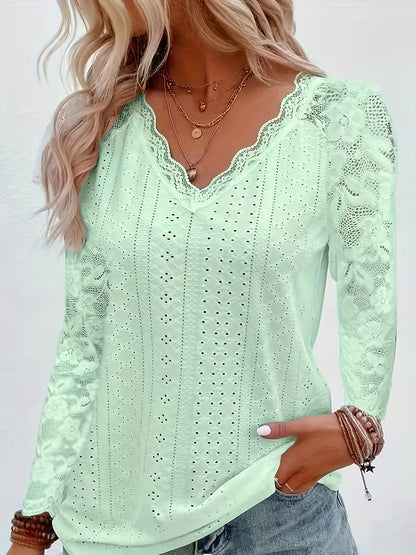 T-shirt à manches longues pour femme avec col en V en dentelle contrastante et œillets - Haut décontracté à bordure en dentelle florale élégante pour le printemps et l'automne