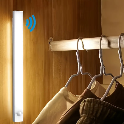 Lot de 3 et 6 éclairages LED pour placards avec détecteur de mouvement et recharge USB-C – Veilleuse magnétique sans fil sous meuble avec 3 modes pour cuisine, placard, escaliers, couloir et salle de bain, 10 cm/20 cm/30 cm