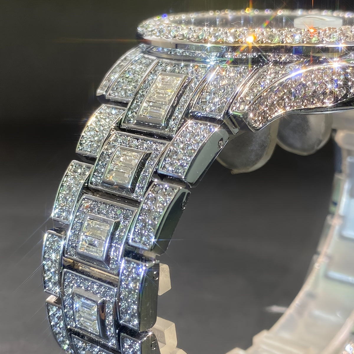 Montre à quartz de luxe avec strass pour hommes et femmes – Montre hip-hop étanche avec date automatique en or et argent, cadran en zircon cubique scintillant, parfaite pour les fêtes et le quotidien