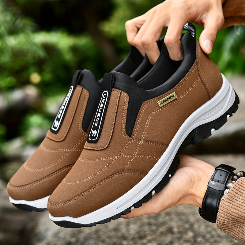 Baskets basses décontractées pour homme à motif lettres, chaussures de sport à enfiler avec semelle intérieure rembourrée – Bout rond confortable pour la salle de sport, le bureau et le quotidien, tailles US 6–11