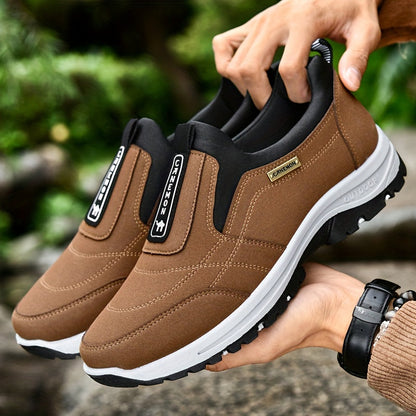 Baskets basses décontractées pour homme à motif lettres, chaussures de sport à enfiler avec semelle intérieure rembourrée – Bout rond confortable pour la salle de sport, le bureau et le quotidien, tailles US 6–11