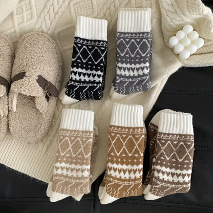 Lot de 5 paires de chaussettes thermiques d'hiver pour femme – Chaussettes mi-mollet chaudes et duveteuses à motif losanges ethniques, tissu doux et confortable pour les trajets en extérieur et au quotidien, multicolores