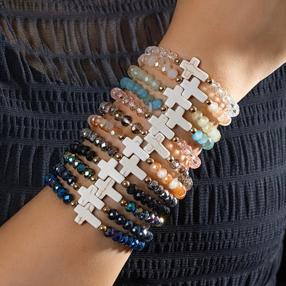 Lot de 24 bracelets élastiques bohèmes à breloques croix – Bracelets extensibles colorés avec breloques croix en résine et verre, lot en gros pour le quotidien, les vacances, les fêtes et les cadeaux de fin d'année