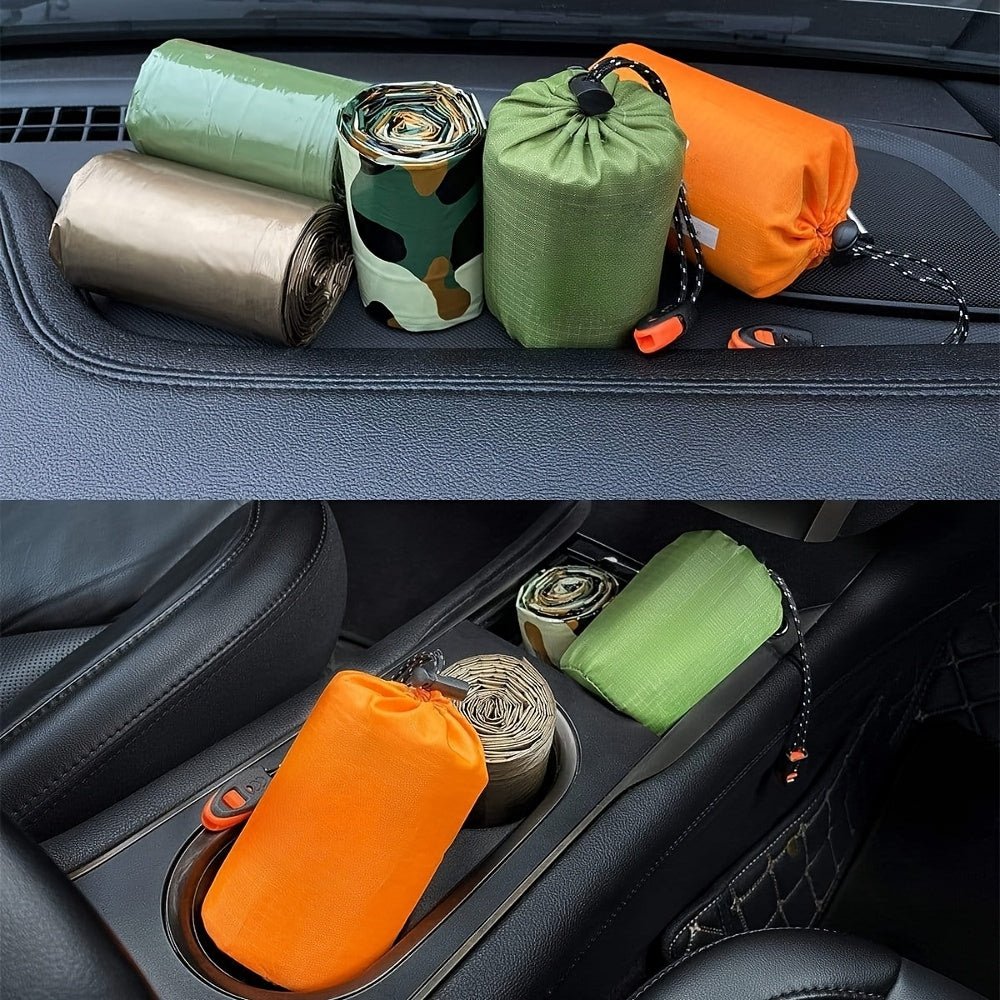 Kit de 4 sacs de couchage d'urgence en Mylar – 2 sacs de couchage thermiques de survie + 2 sifflets, abri portable léger pour le camping, la randonnée, le trekking, la survie en plein air et les urgences