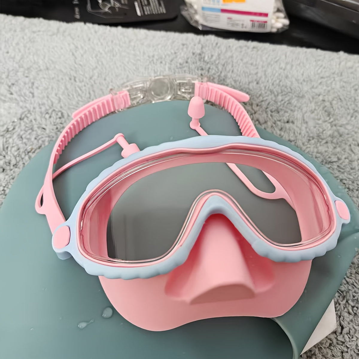 Lunettes de natation antibuée surdimensionnées, clarté haute définition, coussinets en silicone souple et confortable, sangle réglable, équipement de natation élégant pour piscine extérieure, plage et étang, rose bleu