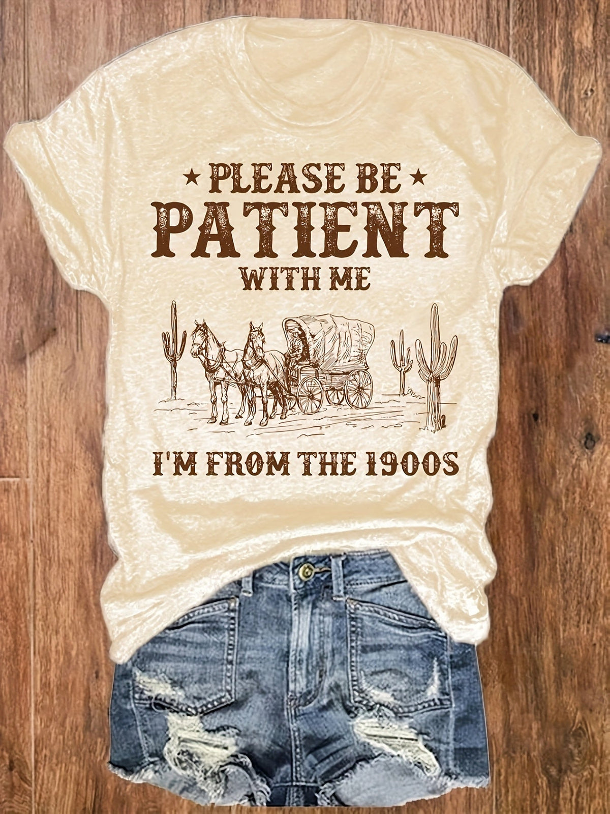 Soyez patient avec moi, je viens des années 1900, t-shirt graphique western pour femme, t-shirt vintage amusant de cow-girl, col rond à manches courtes