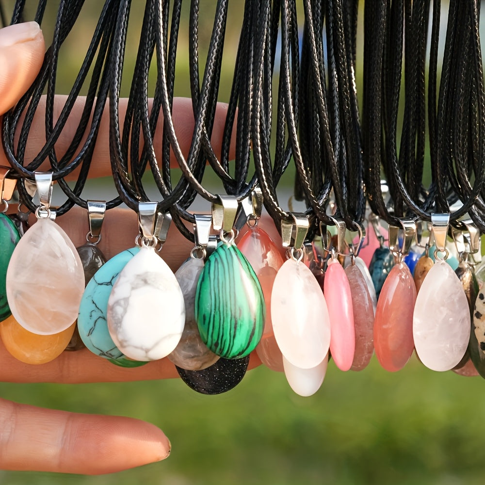 Lot de 40 colliers avec pendentif goutte en cristal naturel – Pendentifs en pierre multicolore avec cordon en similicuir, bijoux bohèmes élégants en gros pour fêtes, loisirs créatifs et cadeaux