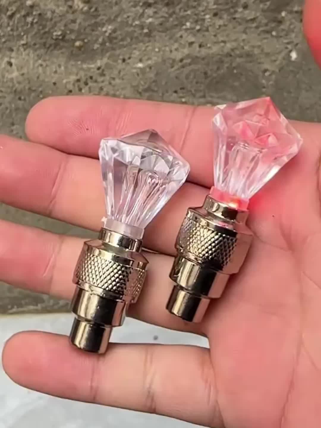 Bouchons de valve de pneu LED avec effet lumineux respirant et cheval au galop, 4/8/16 pièces, capuchons de valve de roue lumineux pour voiture, moto, vélo – Lumière de roue « Wind Fire », protection UV et antidéflagrante – Vert, rouge, bleu, squelette