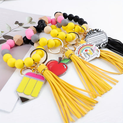Ensemble cadeau de 4 porte-clés à perles pour enseignant – Porte-clés artisanaux avec breloques crayon, pomme, carnet et mot « TEACH », fermoir mousqueton, cadeau pour la fête des enseignants, remise de diplôme ou rentrée scolaire, pendentif pour sac