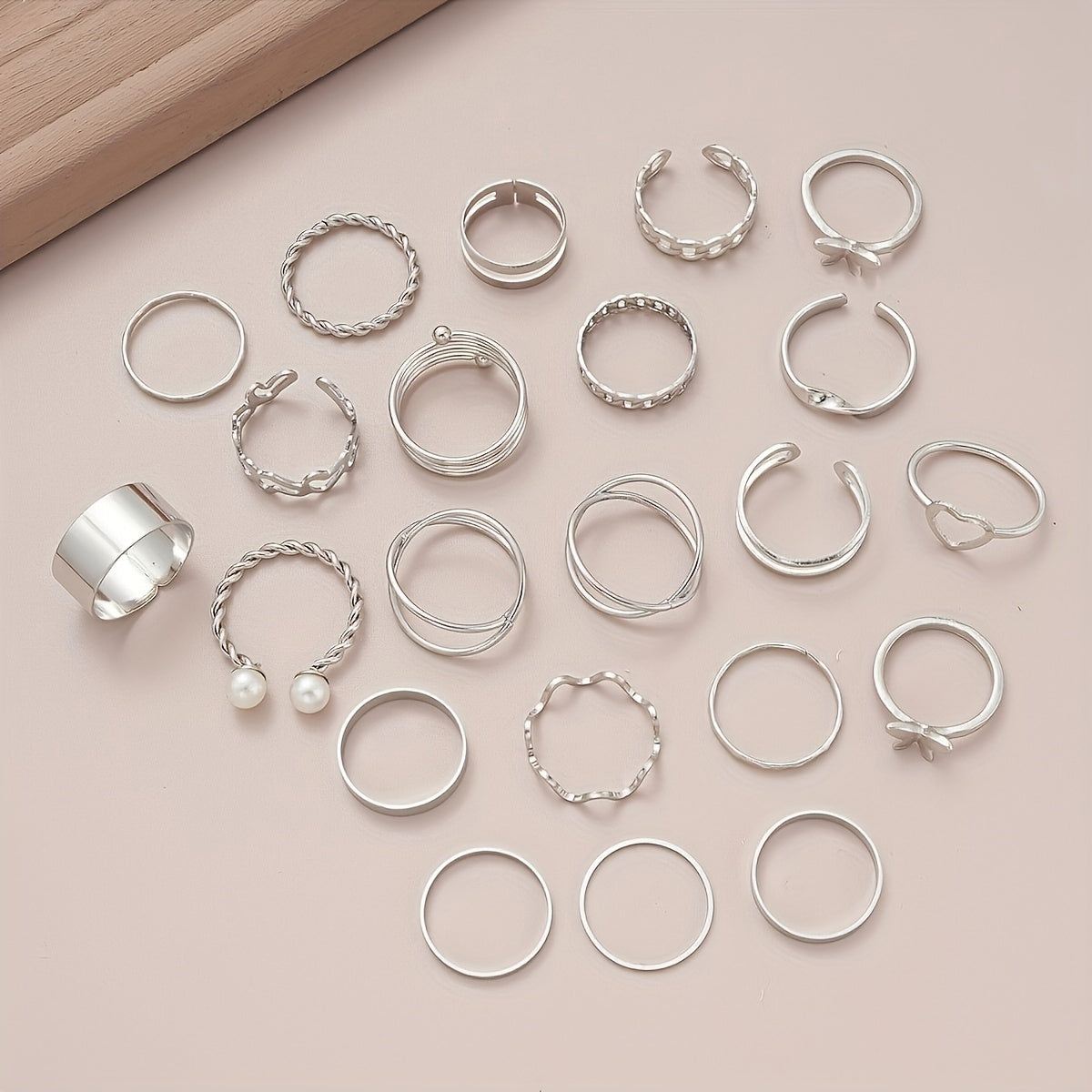 Ensemble de bijoux 108 pièces imitation perle pour femme – Bagues empilables, boucles d'oreilles, collier et bracelet à motifs géométriques, cœur, papillon, étoile, accessoires de mode automne-hiver pour fête, vacances, rendez-vous, cadeau de fête