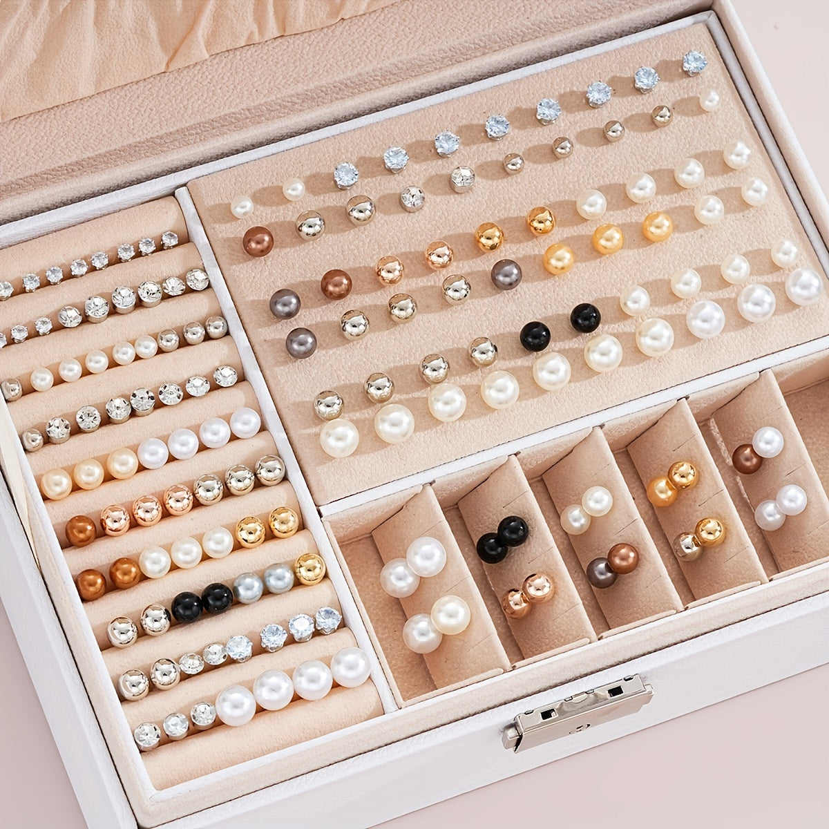 Ensemble de 114 boucles d'oreilles pour femme avec perles d'imitation et strass – Styles puces, pendantes et gouttes dorées, tiges en acier inoxydable, collection de bijoux élégants pour le quotidien, les fêtes, les rendez-vous et les vacances