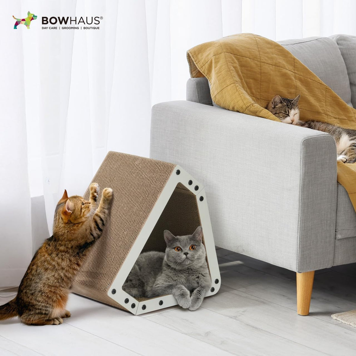 Griffoir et transat pour chat en forme de grande maison – Griffoir réversible en carton à 5 couches, 40,6 x 35,6 x 30,5 cm, protège les meubles, pour chats d'intérieur de toutes tailles, marron/blanc