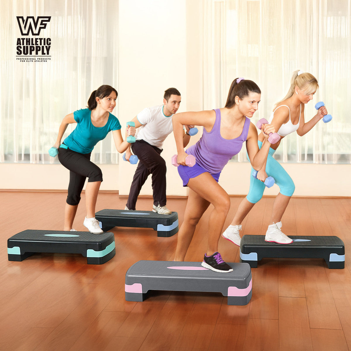Ensemble de stepper d'aérobic à hauteur réglable avec 2 haltères et ruban à mesurer, plateforme d'exercice antidérapante avec rehausseurs, capacité de 550 lb, équipement de gym à domicile – 3 couleurs