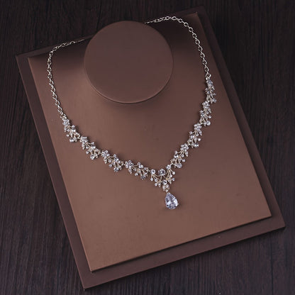 Parure collier et boucles d'oreilles strass pour mariée – Alliage de zinc plaqué argent et or avec incrustation de verre, bijoux de mariage élégants pour mariées, demoiselles d'honneur, banquets et soirées habillées