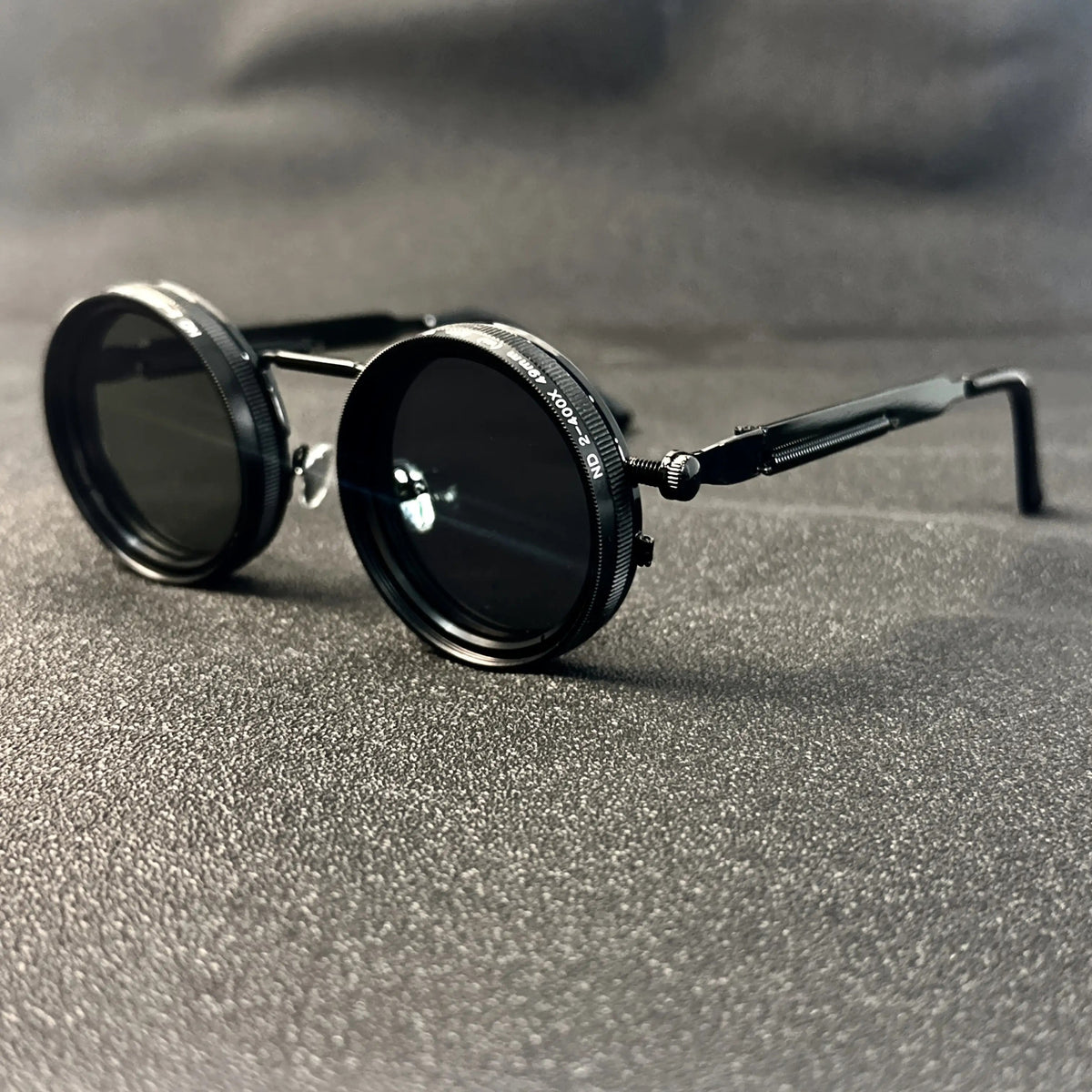 Lunettes Steampunk vintage pour homme – Luminosité réglable, monture en alliage, verres interchangeables dégradés noir et gris, accessoire de mode bohème pour fêtes et usage quotidien