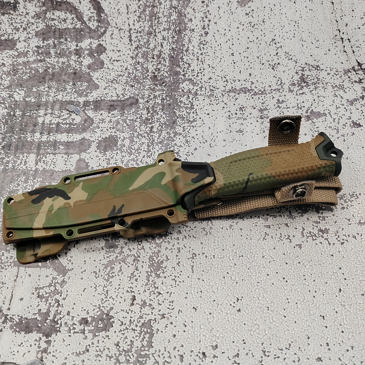 Couteau à lame fixe pour extérieur – Lame droite en acier inoxydable, manche antidérapant, étui type K, couteau EDC pour chasse, pêche, camping, survie, camouflage, outil de terrain polyvalent pour hommes