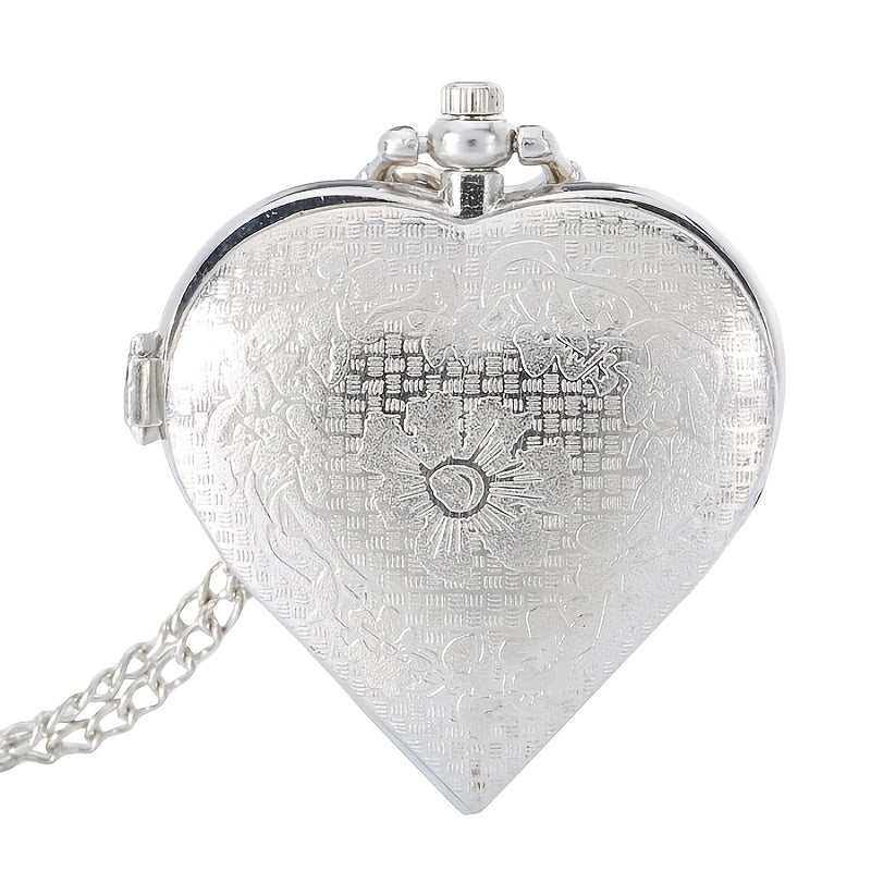 Collier montre à gousset rétro en forme de cœur pour femme – Bijou vintage argenté à quartz avec pendentif ajouré, chaîne de pull, cadeau pour femme