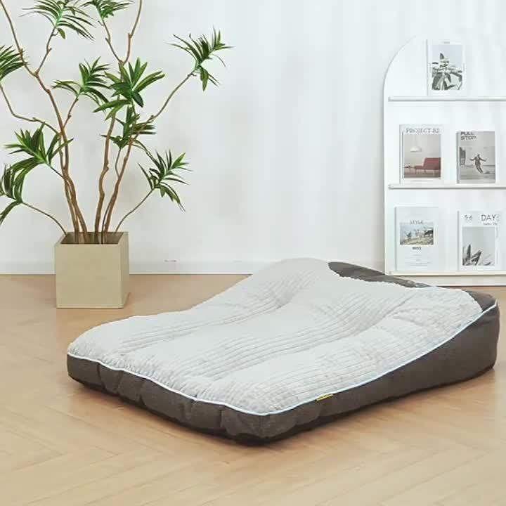 Canapé-lit futon de luxe à carreaux pour chiens et chats de taille moyenne et grande – Garnissage en polyester doux toutes saisons, fond antidérapant, parfait pour les golden retrievers, comprend des balles jouets en bonus, lit douillet pour chien