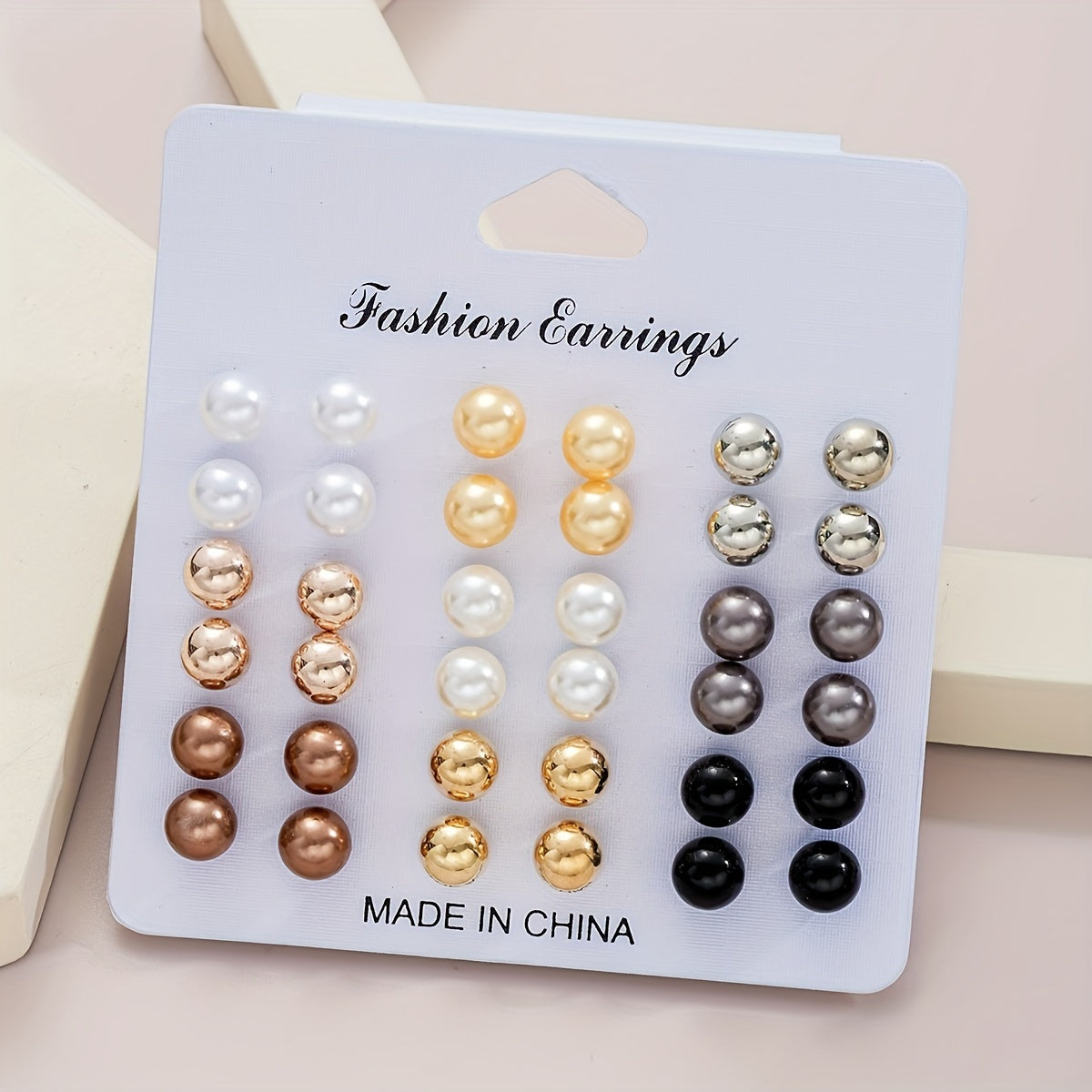 Ensemble de 114 boucles d'oreilles pour femme avec perles d'imitation et strass – Styles puces, pendantes et gouttes dorées, tiges en acier inoxydable, collection de bijoux élégants pour le quotidien, les fêtes, les rendez-vous et les vacances