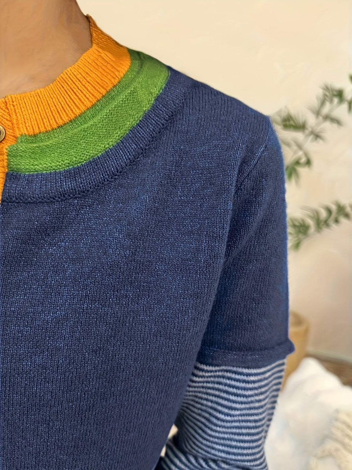 Pull-over rayé à blocs de couleurs style Y2K pour femme, col rond avec boutons | Haut en tricot asymétrique décontracté automne-hiver bleu marine S M L XL XXL