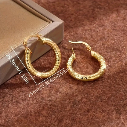 Ensemble de 4 paires de boucles d’oreilles plaquées or 14 carats pour femme – Assortiment de créoles, clous et pendentifs, boucles d’oreilles rondes durables pour le quotidien, les fêtes, bijoux polyvalents pour toute l’année, idée cadeau