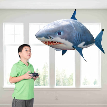 Jouet ballon gonflable requin volant télécommandé, poisson planeur flottant dans les airs, 145 cm, intérieur extérieur, cadeau d'anniversaire, Noël, Halloween pour enfants et adolescents, requin bleu ou poisson-clown orange
