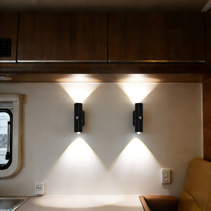 Lot de 4 appliques murales à détecteur de mouvement – Veilleuse LED magnétique, sans fil et rechargeable, double tête, 3 couleurs RVB, pour chambre, escalier, placard, armoire et intérieur de camping-car | Velora