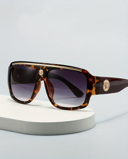 Lunettes de soleil carrées oversize style cyberpunk pour hommes – Monture extra large 139 mm et plus, bordure en métal noir et doré, verres décoratifs, lunettes de mode urbaine futuriste et cosplay