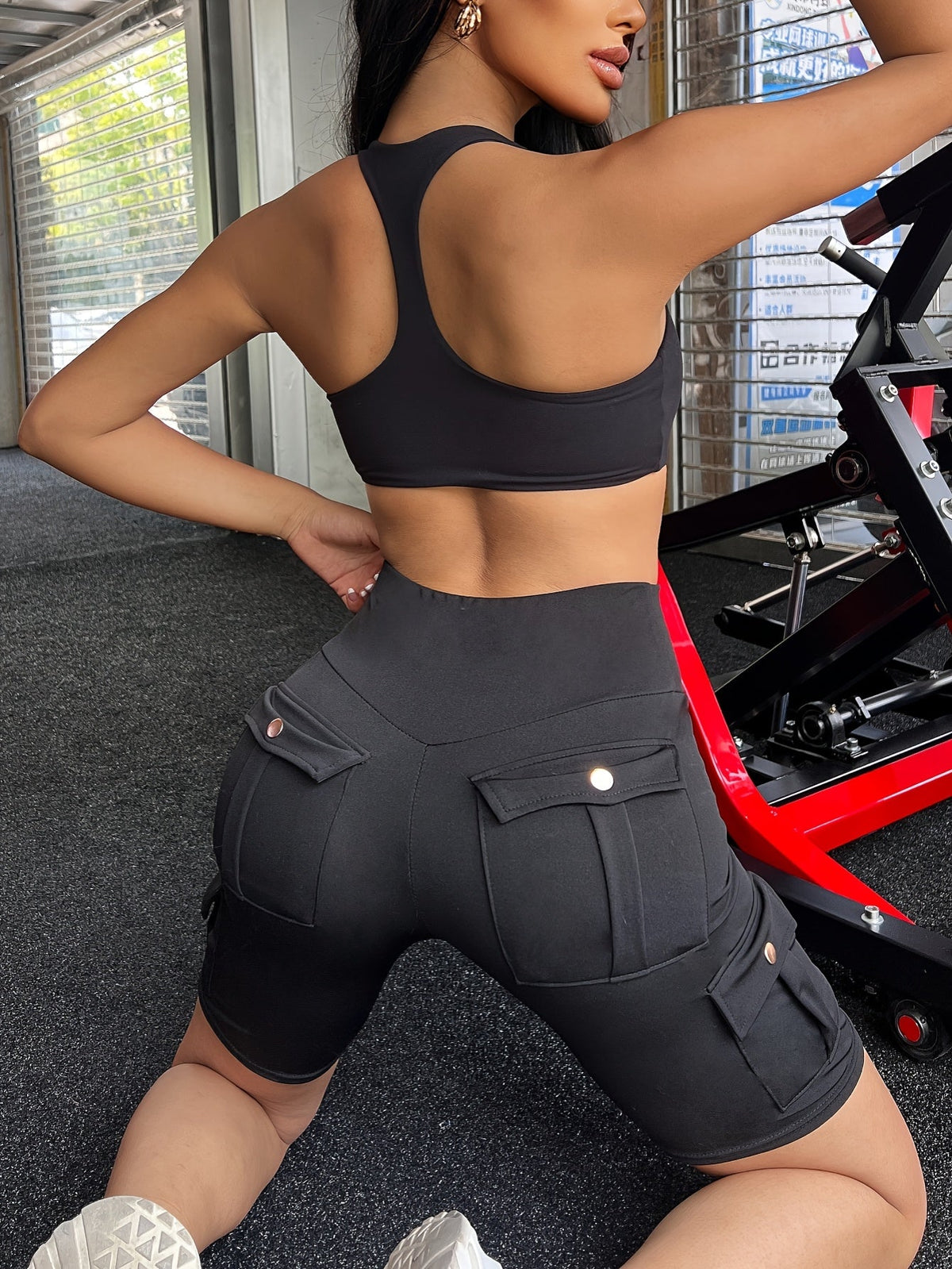 Shorts de yoga taille haute pour femme avec poches – Shorts de sport extensibles et doux, couleur unie, pour le yoga, la gym et la course, coupe flatteuse, vêtements de sport pour le printemps, l'été et l'automne