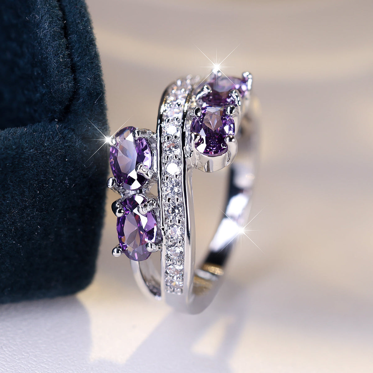Bague en argent sterling S925 avec zircon cubique violet – Élégante bague de mariage étincelante pour femme, bague à breloque en zircon lavande brillant, cadeau d'anniversaire parfait, tailles 6 à 10, légère 2,95 g