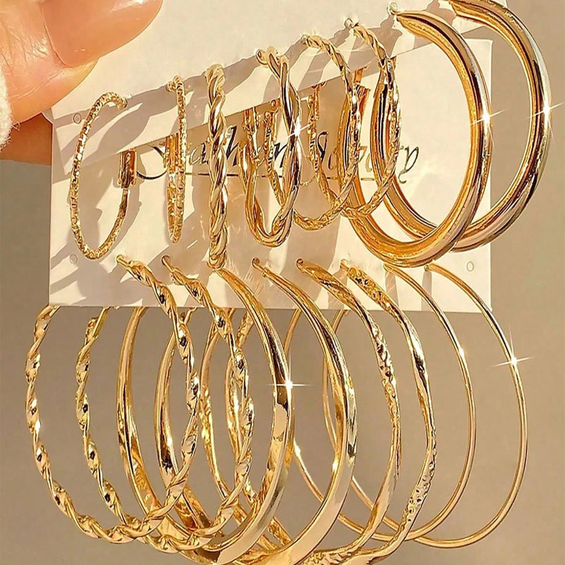 Lot de 16 boucles d'oreilles minimalistes en métal torsadé pour femme – Coffret cadeau hypoallergénique composé de clous et de créoles dorés pour le quotidien, les fêtes et les occasions spéciales