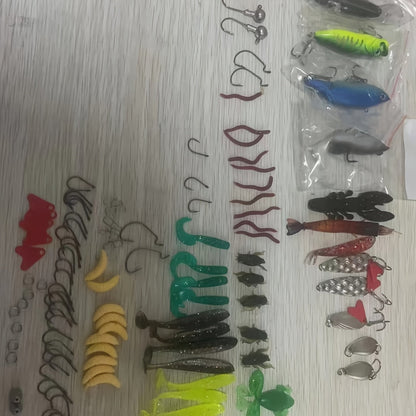 Kit de pêche de 133 pièces avec cuillers, leurres articulés, têtes plombées, plombs, hameçons et boîte de rangement – Ensemble complet pour débutants en eau douce pour la pêche au bar, à la truite et aux poissons-pan.