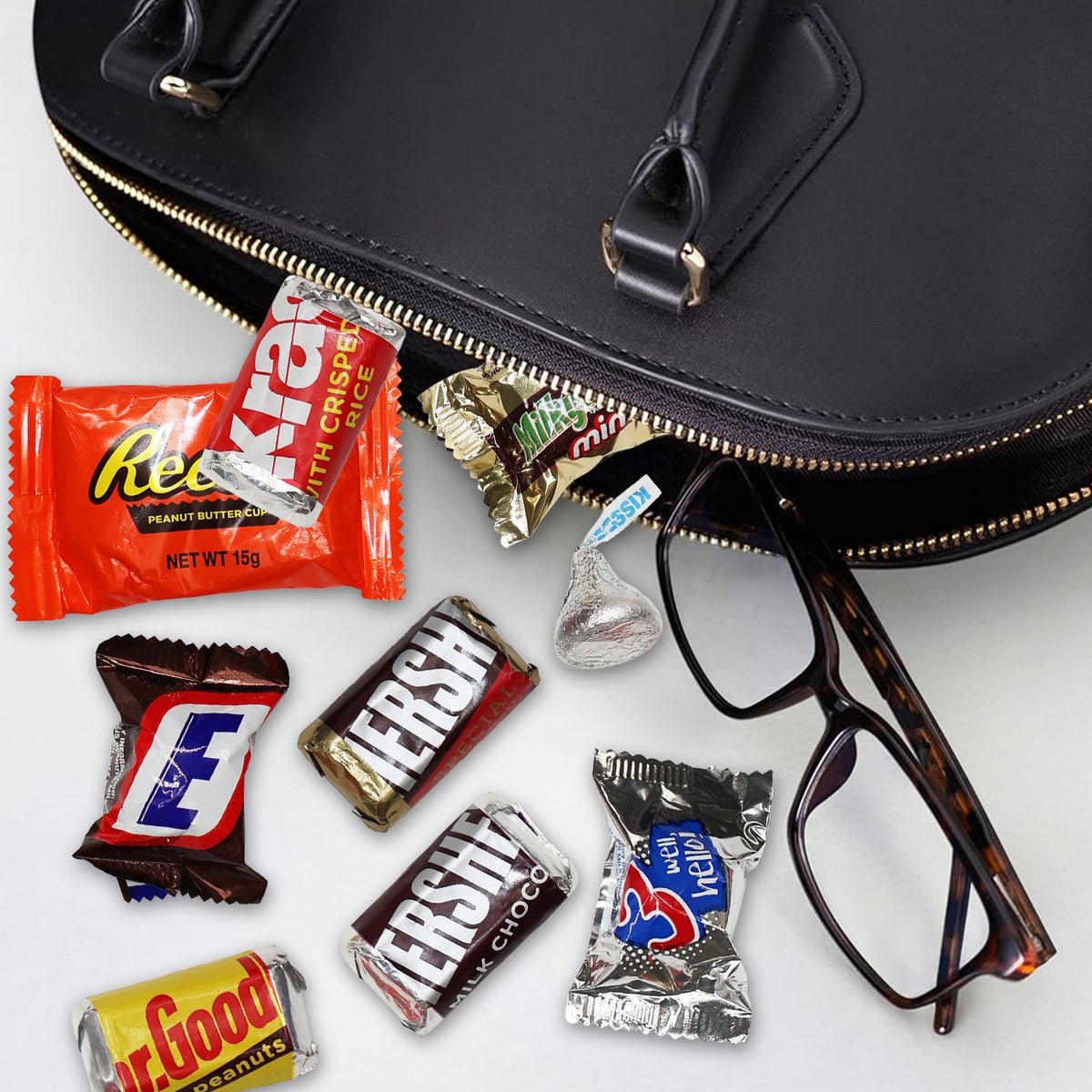 Assortiment de chocolats, sachet en vrac de 450 g – Variété de chocolats au lait, beurre de cacahuète et caramel emballés individuellement, idéal pour les fêtes d'Halloween, les vacances et le grignotage au quotidien