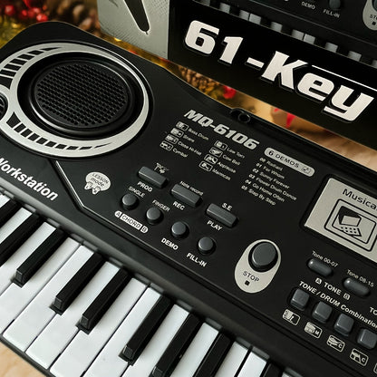 Clavier électronique 61 touches pour débutants - microphone intégré, partitions imprimées et alimentation USB, kit de démarrage complet pour enfants et adultes, cadeau d'anniversaire idéal pour les mélomanes