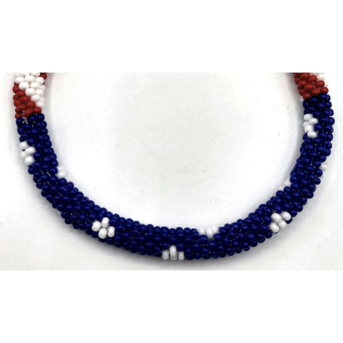 Lot de 2 bracelets artisanaux en perles de verre aux couleurs du drapeau américain – Joncs bohèmes crochetés pour hommes et femmes, bijoux artisanaux du Népal, ensemble de bracelets en perles rouge, blanc et bleu, cadeau pour le 4 juillet