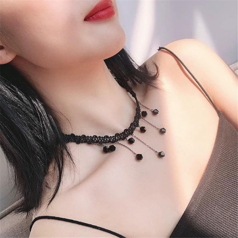 Lot de 20 colliers ras-de-cou gothiques en velours pour femme – Style tatouage en dentelle noire Y2K avec motifs cœur, lune, croix et pendentifs, bijoux tendance pour le cou, cadeau pour fête, festival et usage quotidien