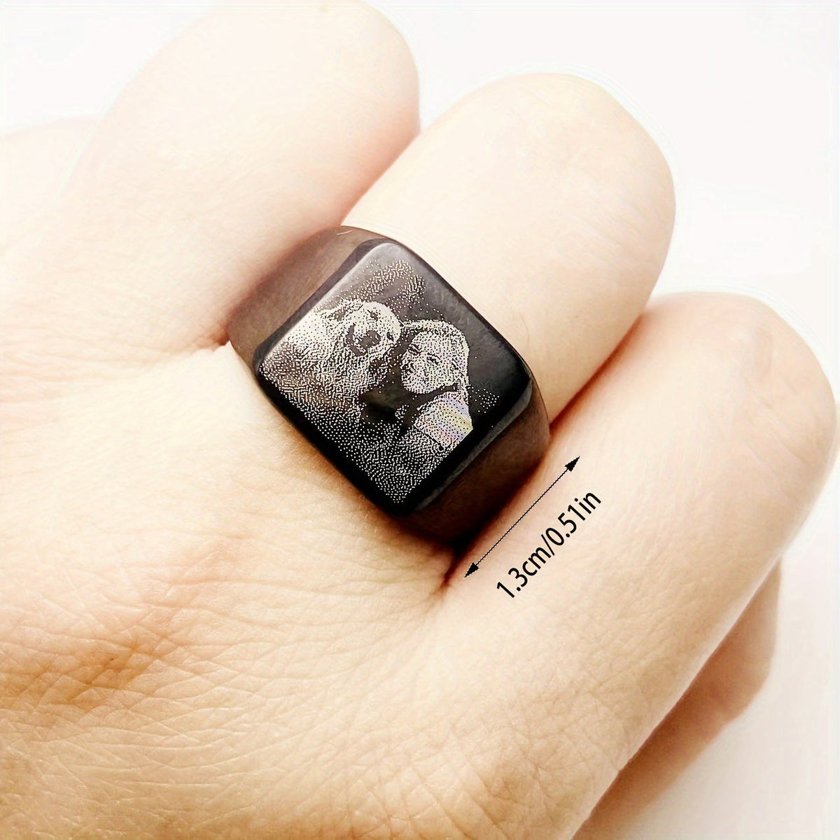 Bague commémorative pour chien gravée au laser – Hommage personnalisé avec photo d'animal de compagnie, anneau carré en acier inoxydable, tailles unisexes 7–12, finition noire, bijou d'amitié commémoratif pour hommes et femmes