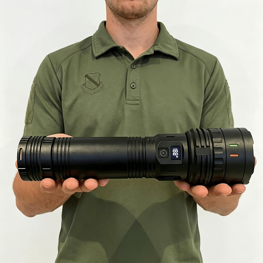 Lampe torche tactique LED rechargeable 1500 lumens avec zoom réglable, bandoulière, 4 modes pour le camping, la chasse, l'inspection agricole et une utilisation extérieure d'urgence