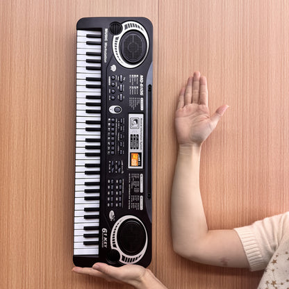 Clavier électronique 61 touches pour débutants - microphone intégré, partitions imprimées et alimentation USB, kit de démarrage complet pour enfants et adultes, cadeau d'anniversaire idéal pour les mélomanes