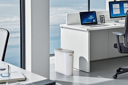 Petite poubelle de salle de bain avec poignées intégrées, lot de 1 ou 2 – Corbeille à papier en plastique antirouille, design gain de place pour salle de bain, buanderie et bureau, sacs poubelle inclus
