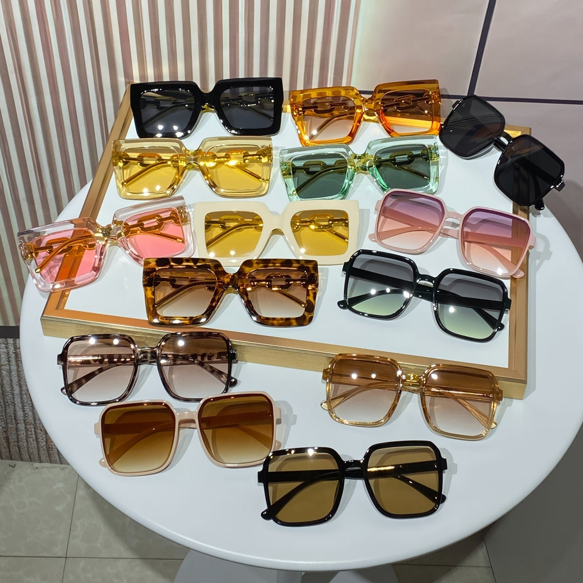 Lot de 14 paires de lunettes de mode carrées teintées pour femmes – Style minimaliste européen et américain, montures en PC durable, verres colorés, lunettes en gros pour fêtes et rassemblements féminins