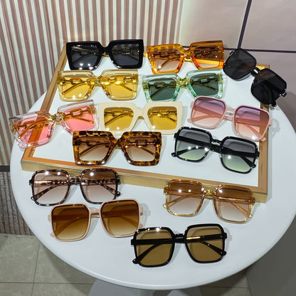 Lot de 14 paires de lunettes de mode carrées teintées pour femmes – Style minimaliste européen et américain, montures en PC durable, verres colorés, lunettes en gros pour fêtes et rassemblements féminins
